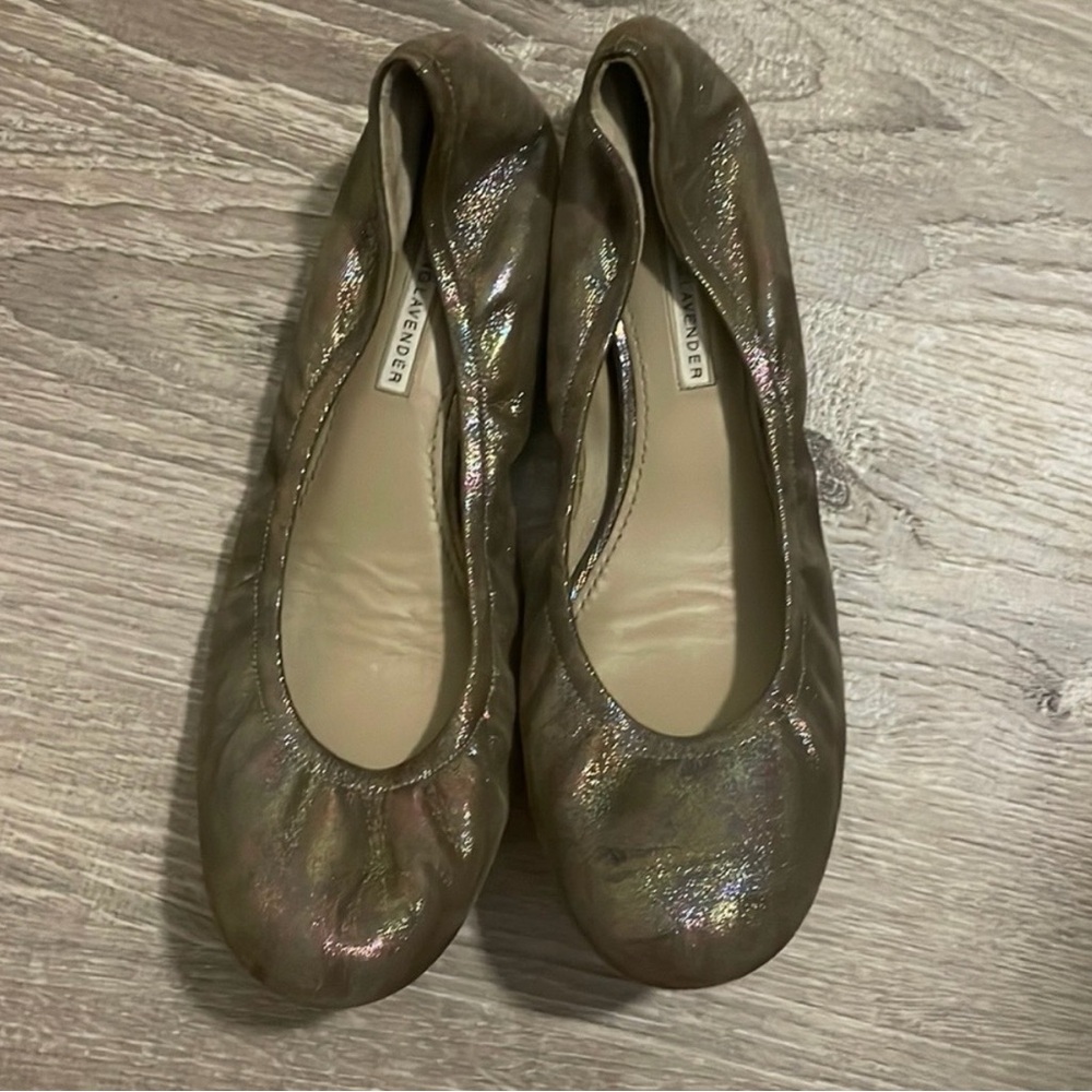 Vera Wang Lavender Label Iridescent Flats
